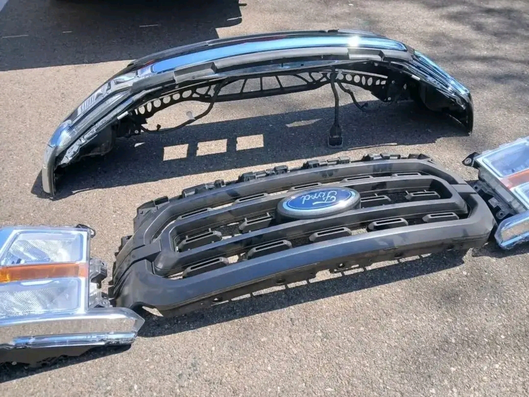 F150 Bumper assembly ,fog lights, complete — photo 3