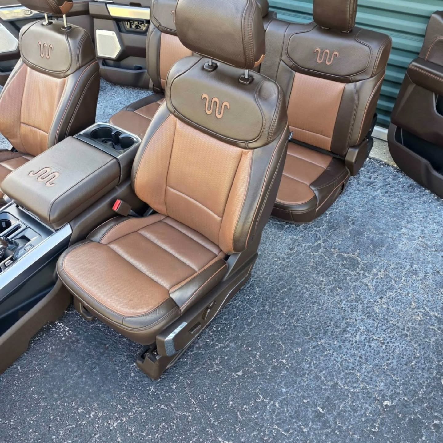 KING RANCH SEATS AND CONSOLE — photo 4